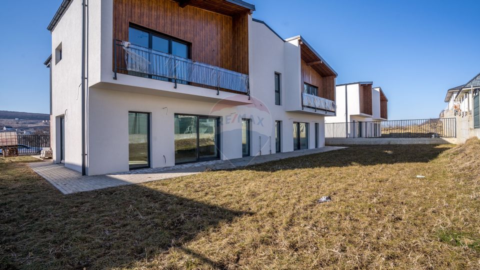 Duplex finisat, arhitectura moderna, garaj, izolatie 15cm, comision 0
