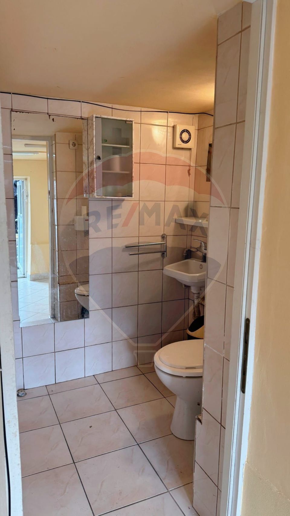 13.6sq.m Commercial Space, Ultracentral area