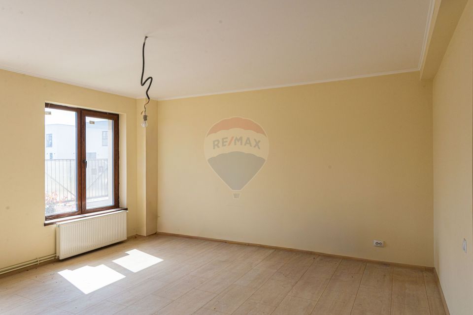 De vanzare proprietate speciala versatila | Casa + hala, teren 580mp