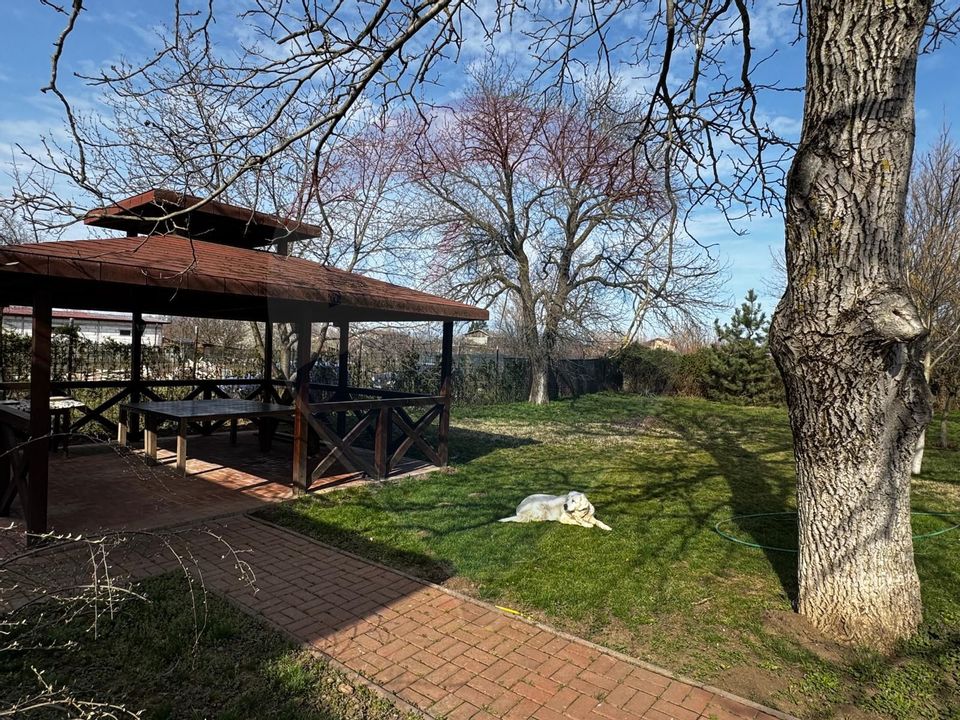 Casă de vânzare cu livadă și piscină – Giurgiu