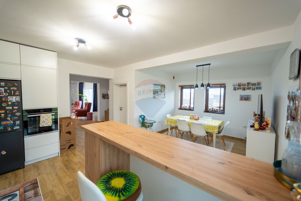 Casă individuală cu 4 camere - de vânzare în Hărman, Brasov