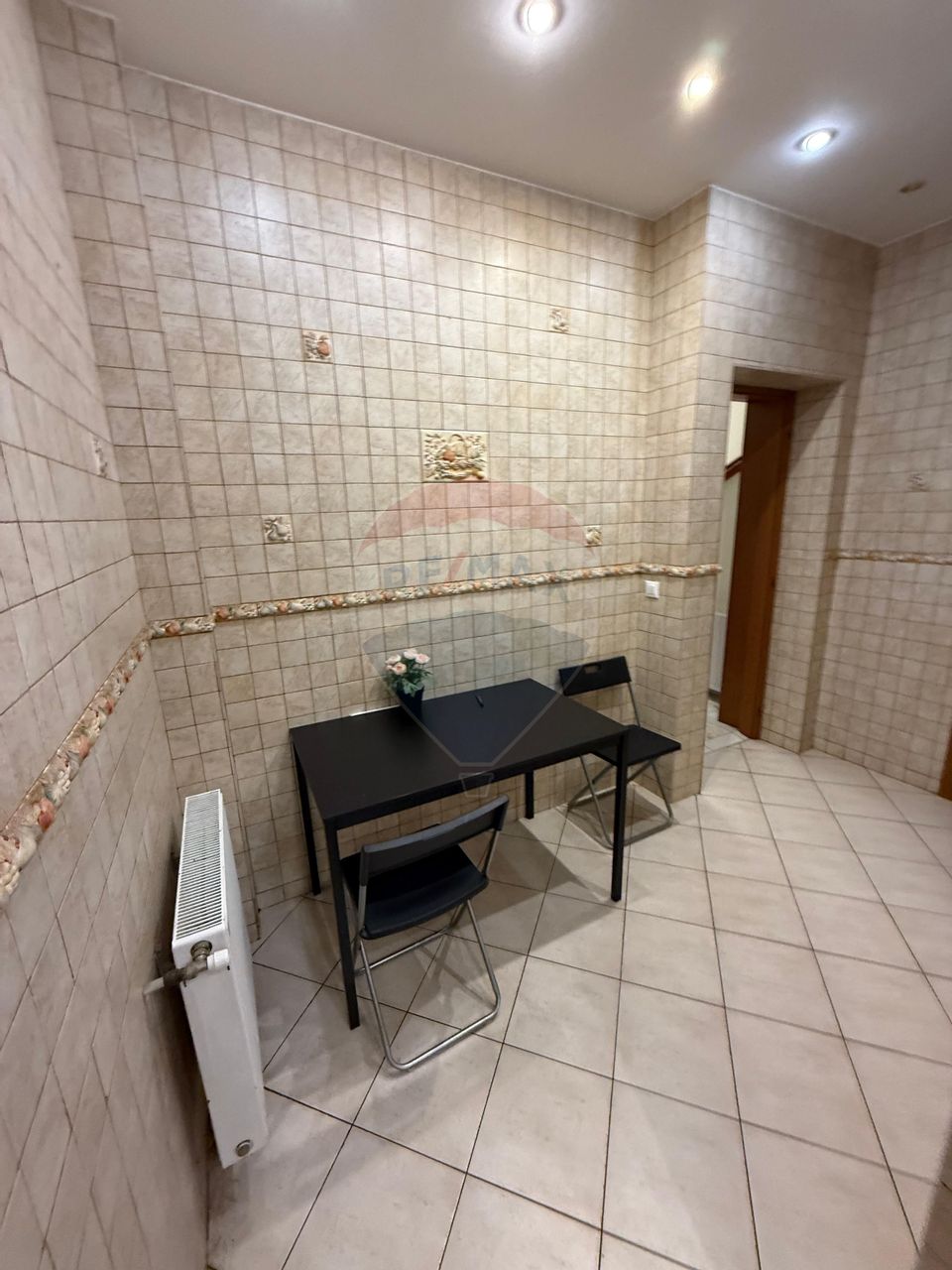 De inchiriat Casă / Vilă 7 camere + curte zona Vatra Luminoasa