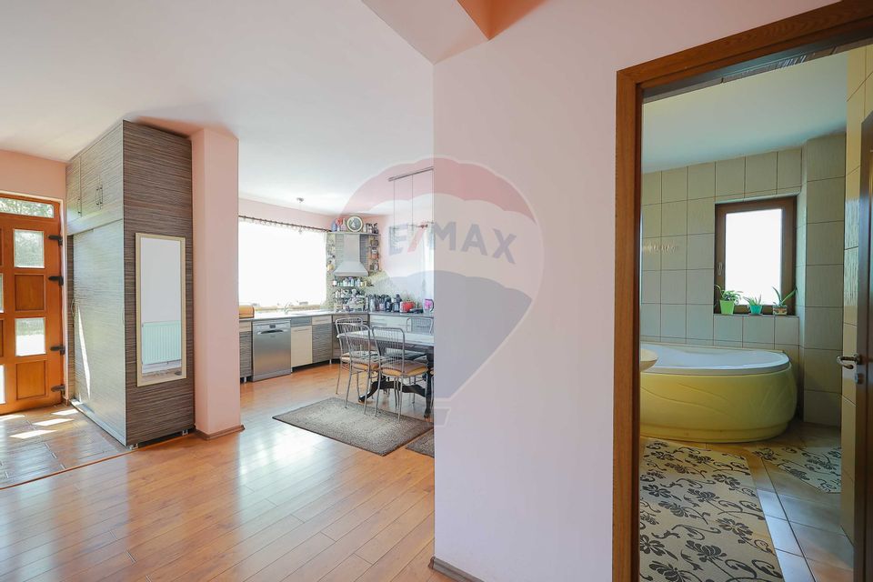 Casă de vânzare cu 1800 mp teren, Paleu