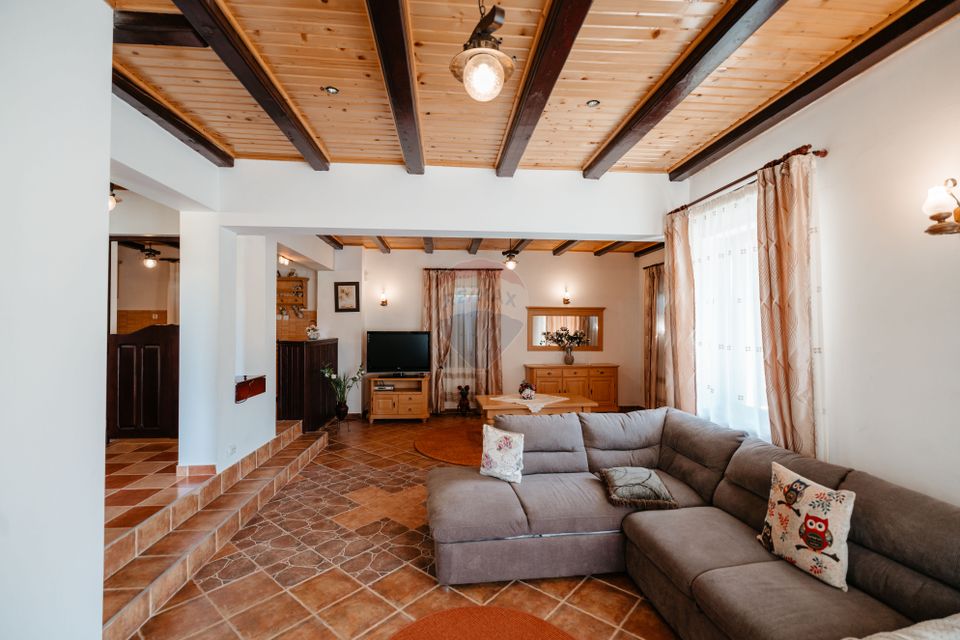 Vilă cu 6 camere, teren de 1000mp, într-un resort montan privat