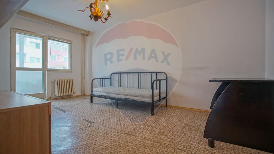 Apartament cu 4 camere de vânzare în zona Racadau