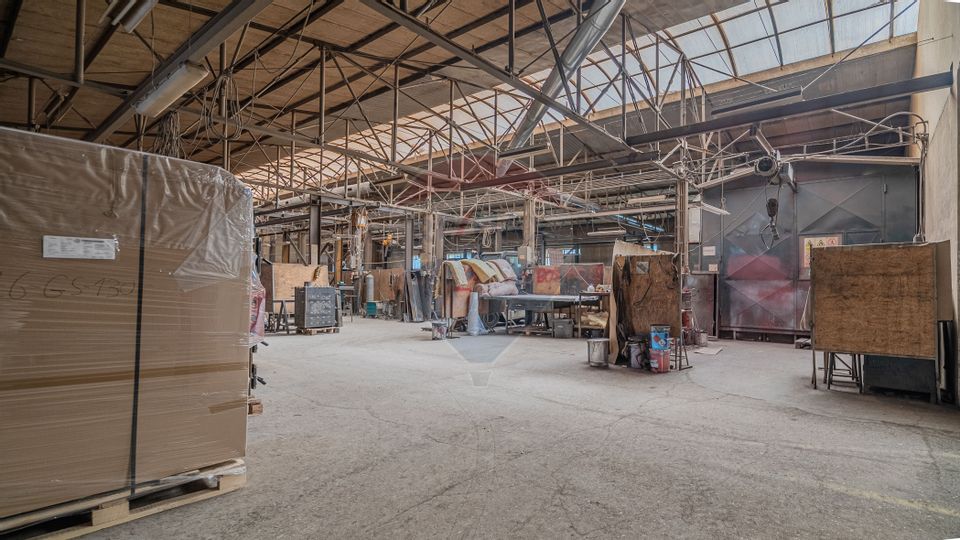 Spațiu industrial de 1,690mp, teren 3800 mp la 2 km de Brașov