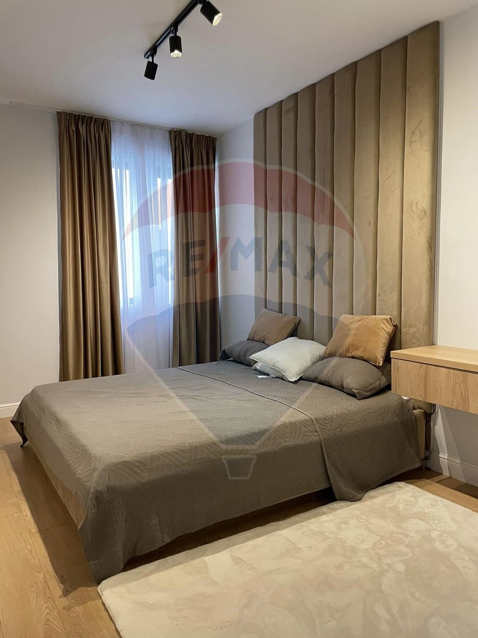 De Vânzare Apartament cu 4 camere în Pipera Optiuni de Parcare