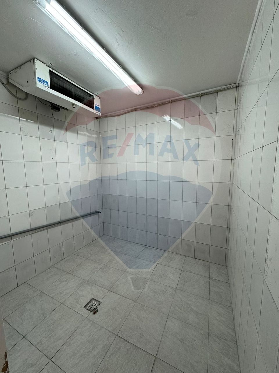 80sq.m Commercial Space for rent, Turnisor area