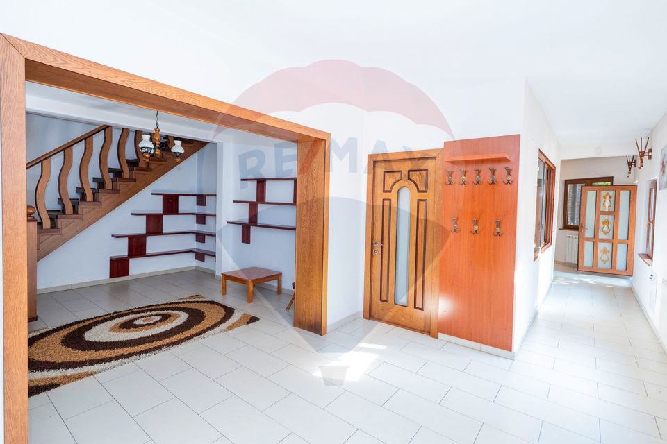 Casă 5 camere de închiriat în zona Centrala