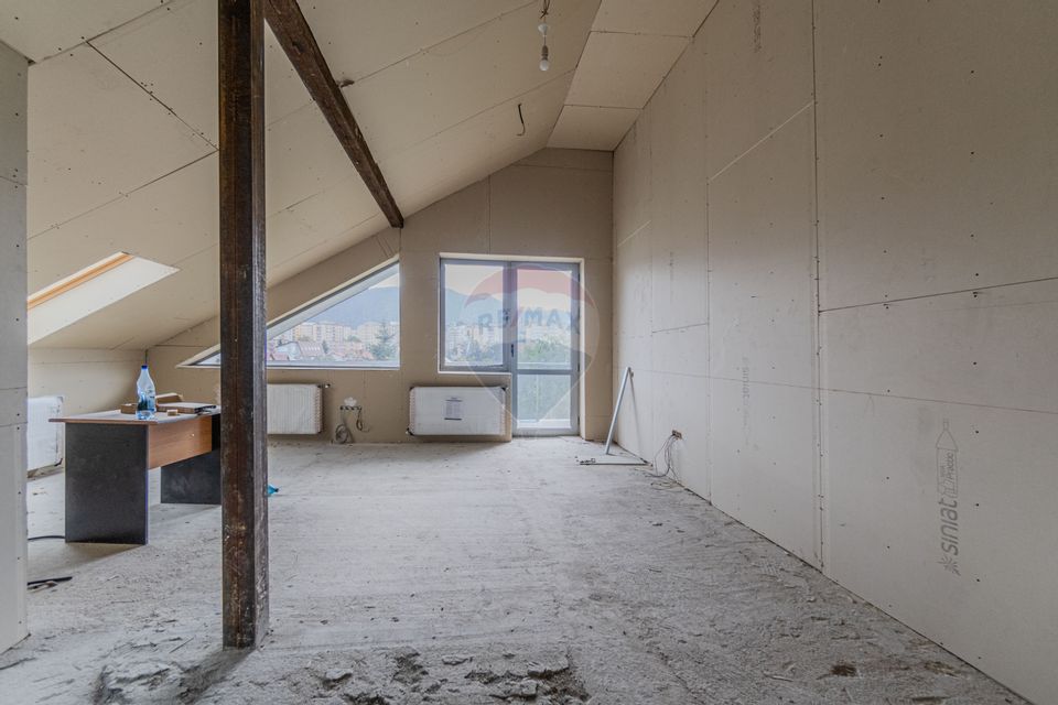 Cladire de 902 mp utili de vânzare, zona Grivitei - DN 13, COMISION 0