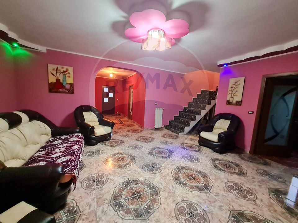 6 room House / Villa for sale