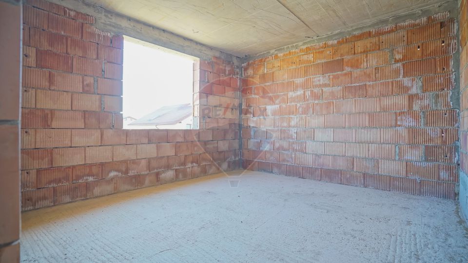Villa in red, with 823sqm land in Cristian, Str C-tin Brâncoveanu