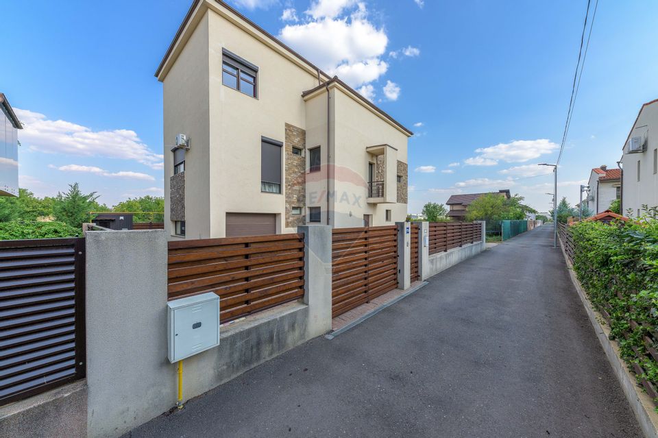 CASĂ / VILĂ PREMIUM DE VÂNZARE ÎN OTOPENI