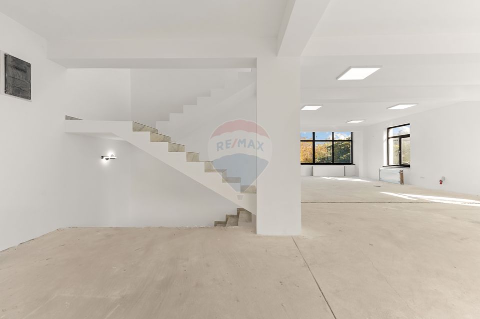 410sq.m Commercial Space for rent, Central area