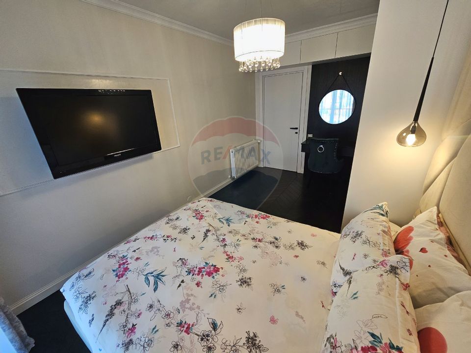 Penthouse cu 3 camere de închiriat în zona Central