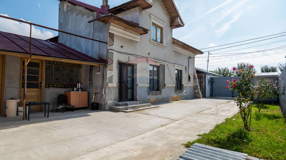 Vanzare vila si spațiu comercial, gradina si garaj-zona Corbii Mari