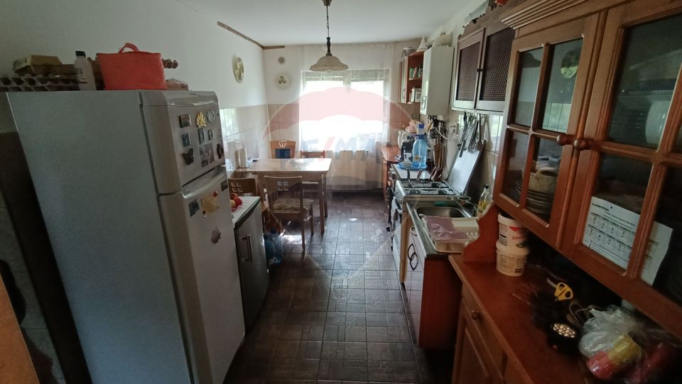 Casă de vânzare în stil vechi cu 3 camere si 3 arii în Cop. Manastur