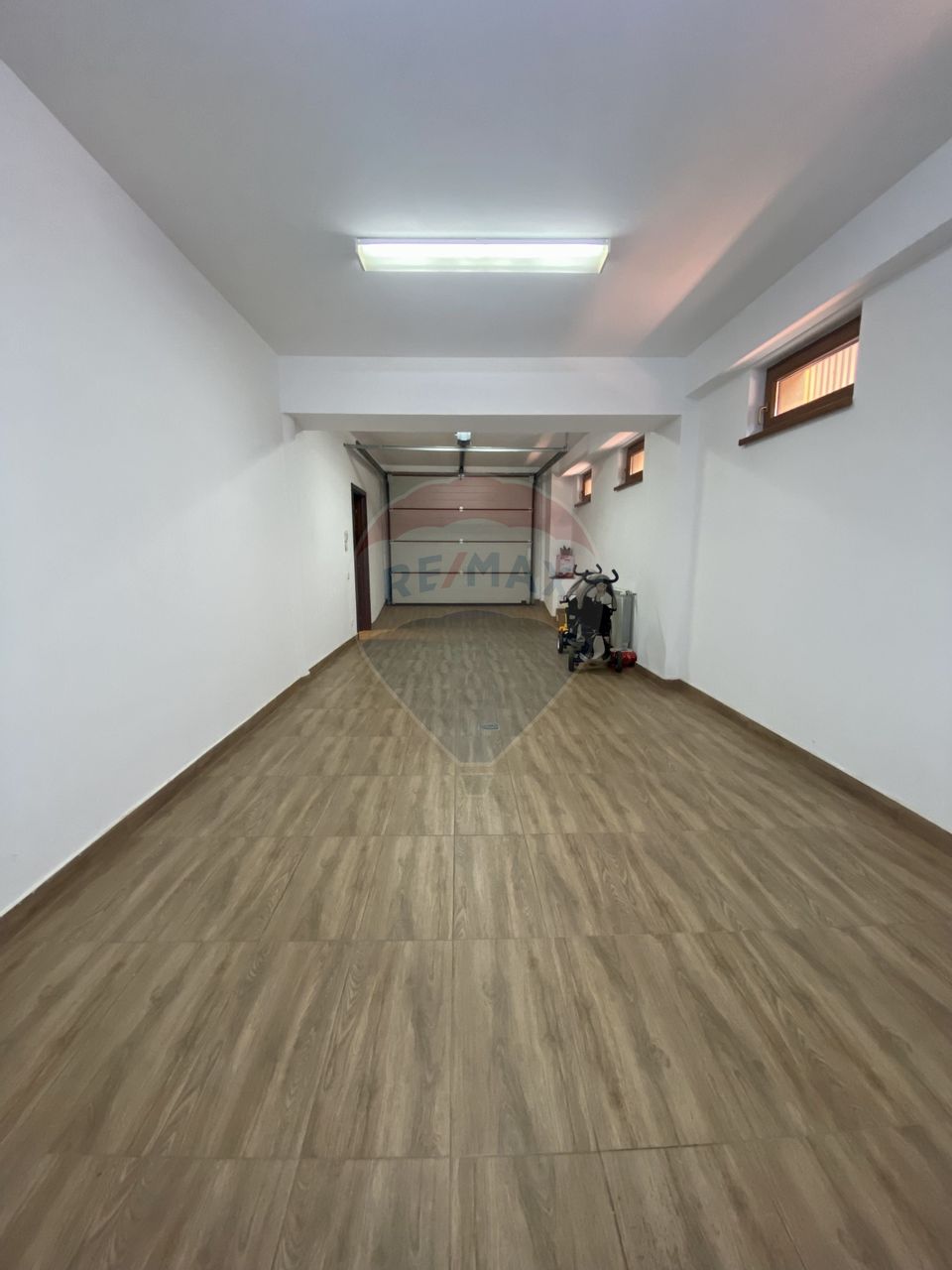 Casa / Vila cu 8 camere de închiriat în zona Aviatiei