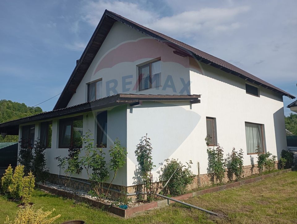 Casă / Vilă cu 7 camere de vânzare