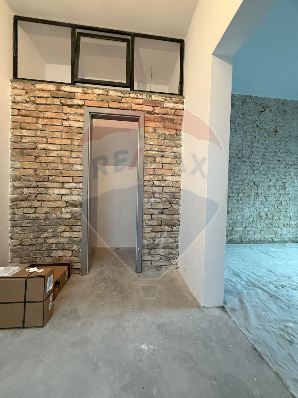 25sq.m Commercial Space for rent, Tomis Mall area