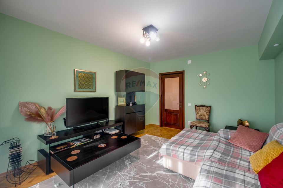Apartament 3 camere de inchiriat, cu loc de parcare, Piata Victoriei