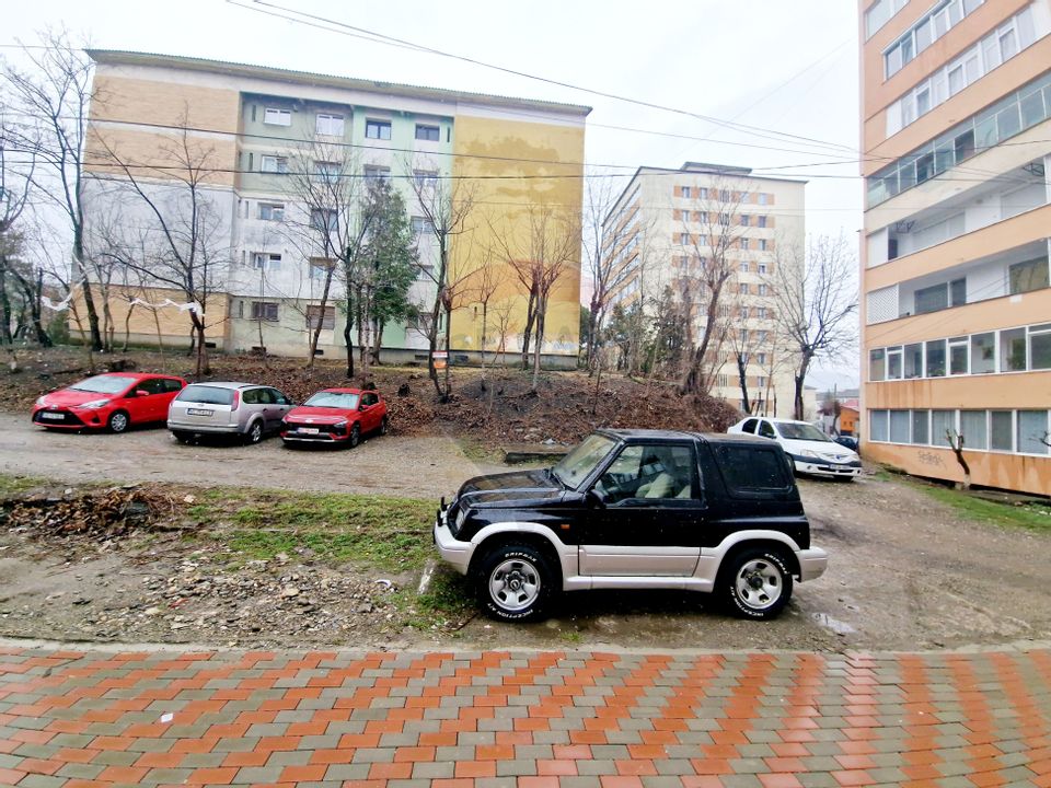 Apartament cu 3 camere de vânzare în zona Darmanesti