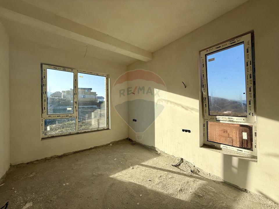 COMISION 0%-  Casă / Vilă cu 5 camere de vânzare semifinisata