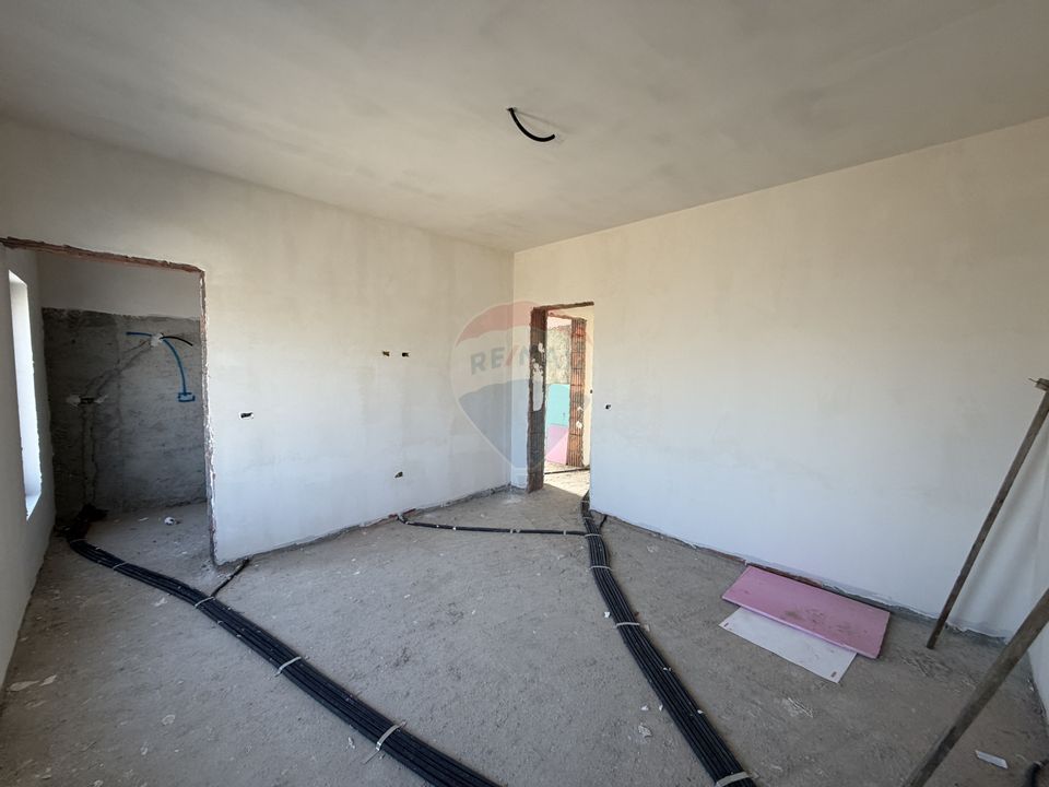 Casă cu 4 camere Campineanca