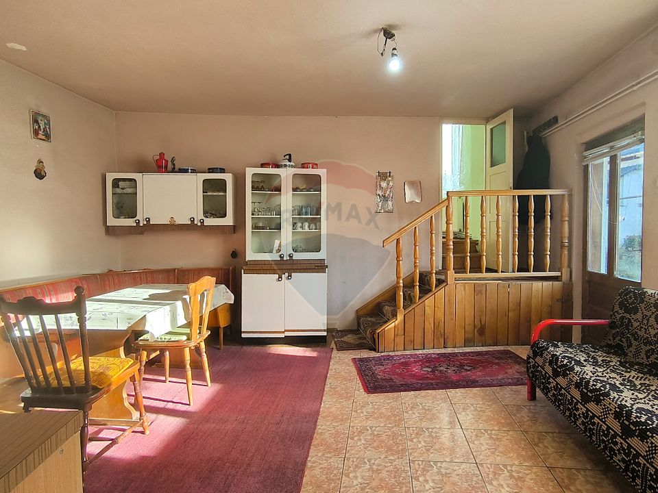 Casă săsească 3 camere si 1400 mp teren in Brateiu - jud. Sibiu