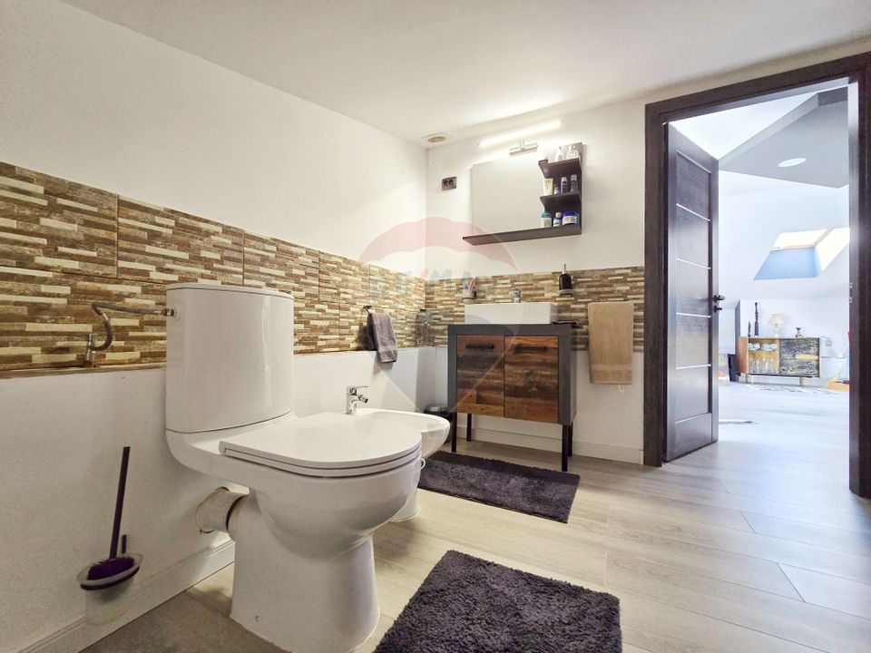 Casa, 4 dormitoare, pod amenajat, gradina, zona Vivo