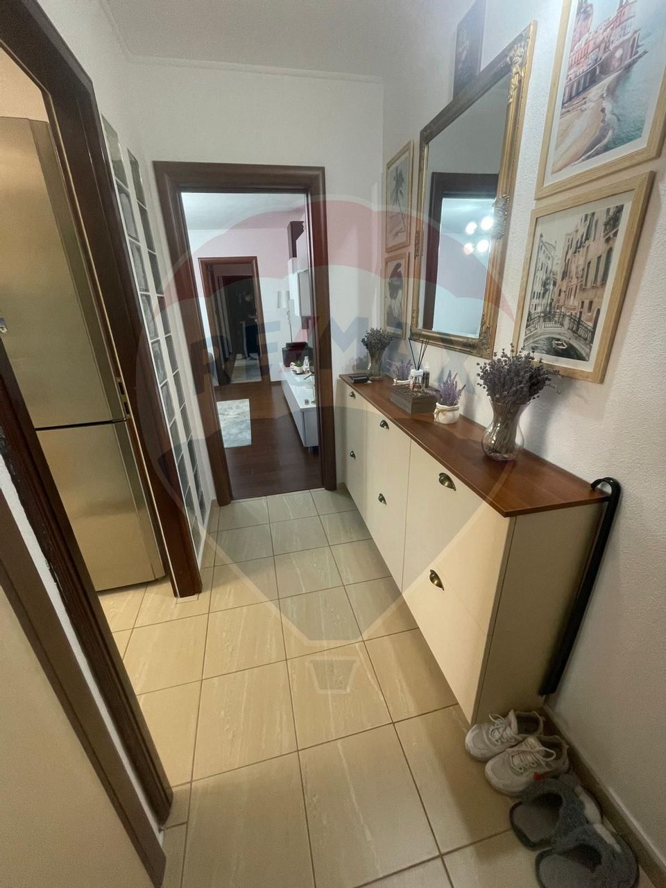 Apartament cu 3 camere de vânzare în zona Rovine