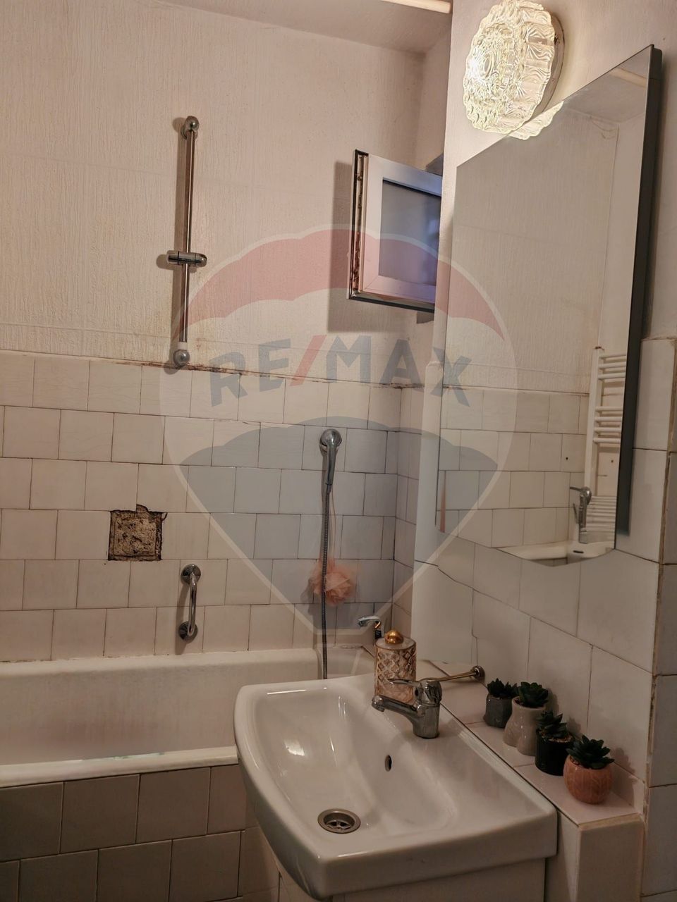Apartament cu 3 camere de vânzare în zona Noua