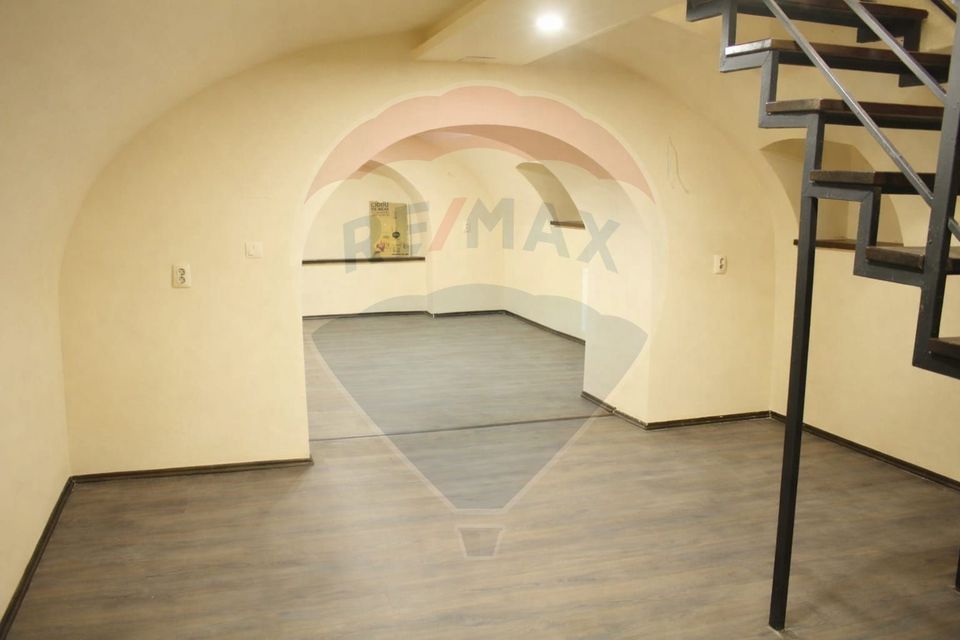 50.74sq.m Commercial Space for rent, Ultracentral area