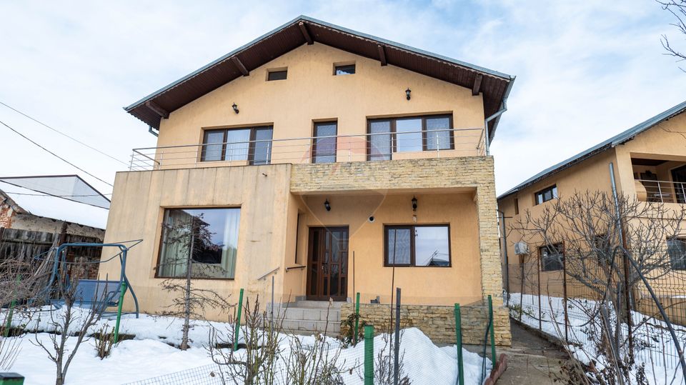 5 room House / Villa for sale