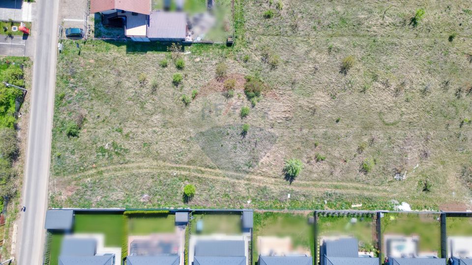 6 loturi Tarlungeni - cartier Izvor, la strada asfaltata, utilitati