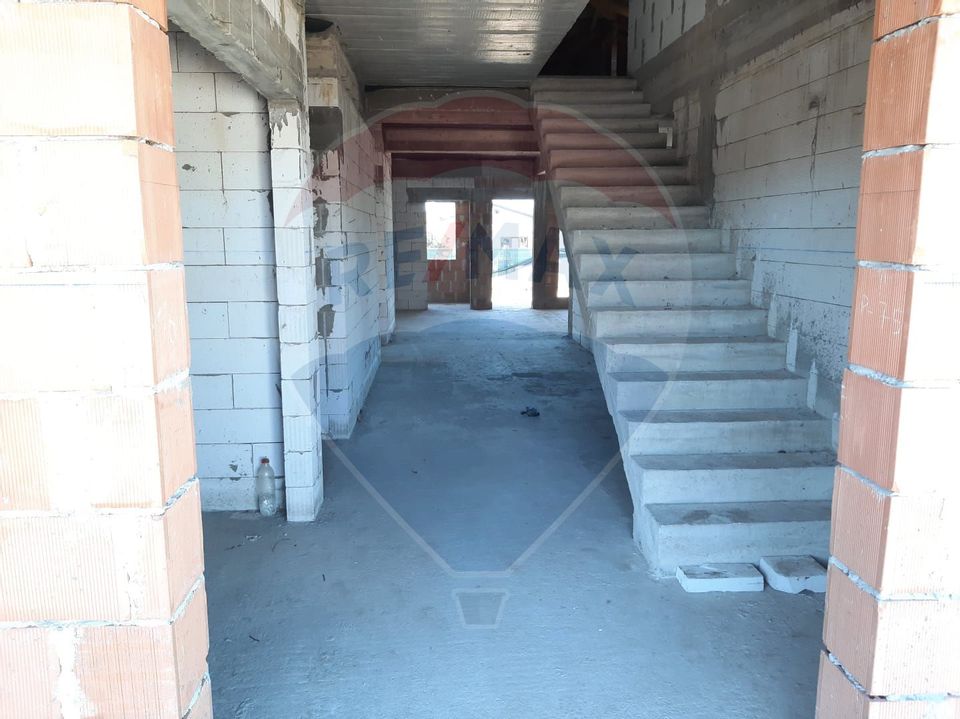 8 room House / Villa for sale