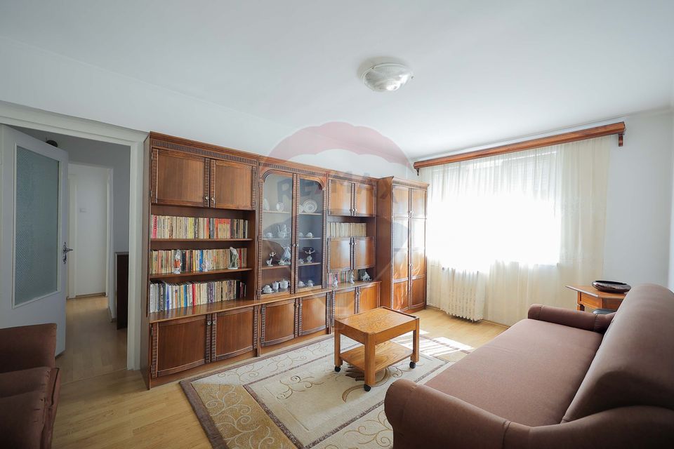 Apartament cu 3 camere, De Vânzare, tip U, etaj 1, Rogerius
