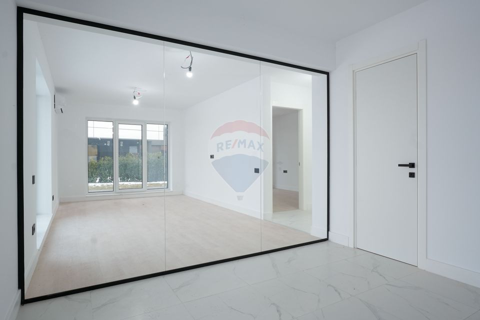 Vanzare apartament de lux cu 4 camere, curte de 279 mp in Pallady