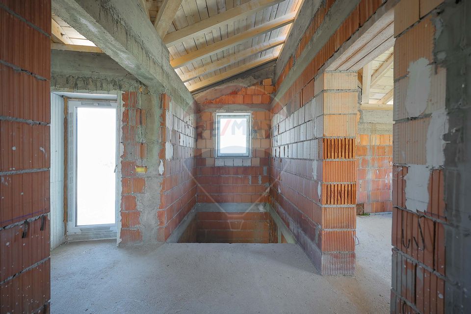 De vânzare casă cu un proiect deosebit, la roșu , Str. Gheorghe Doja