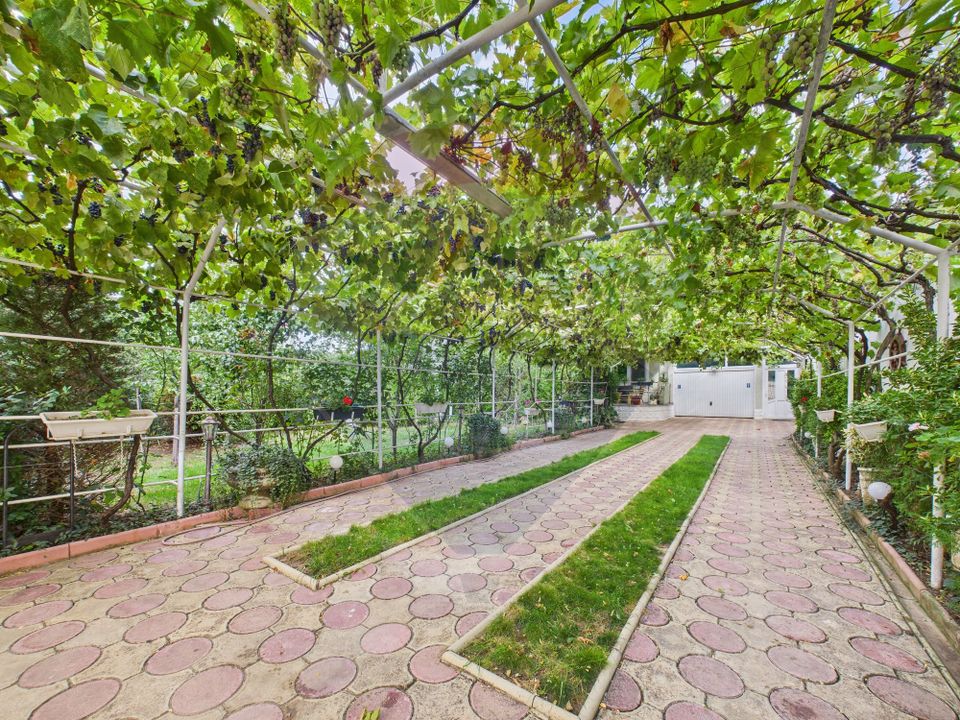 Casă / Vilă cu 10 camere de vânzare în zona Central