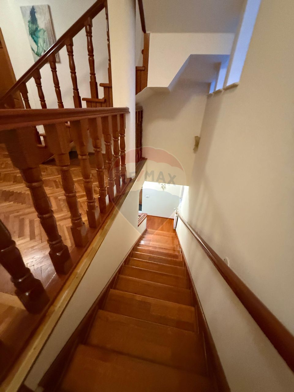 De inchiriat Casă / Vilă 7 camere + curte zona Vatra Luminoasa