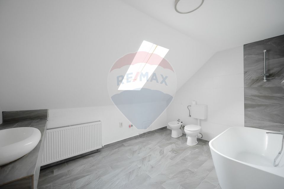 Casă 4 Camere cu Garaj, Construită de Proprietar, Cartier Episcopia