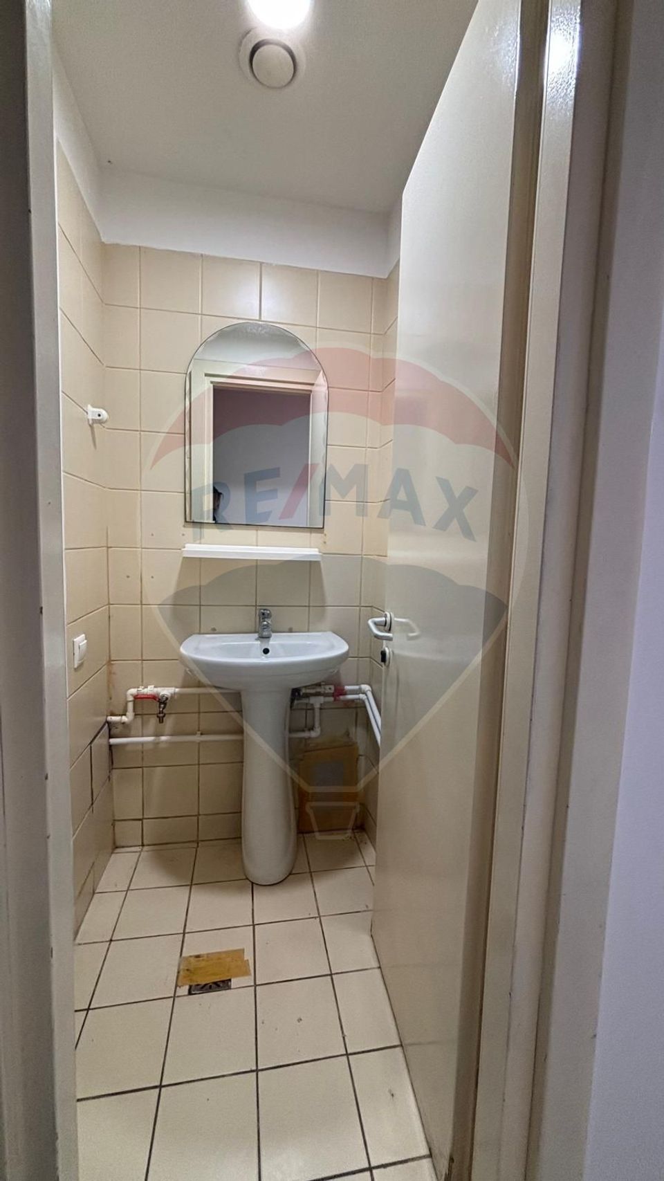 87sq.m Commercial Space for rent, Ultracentral area