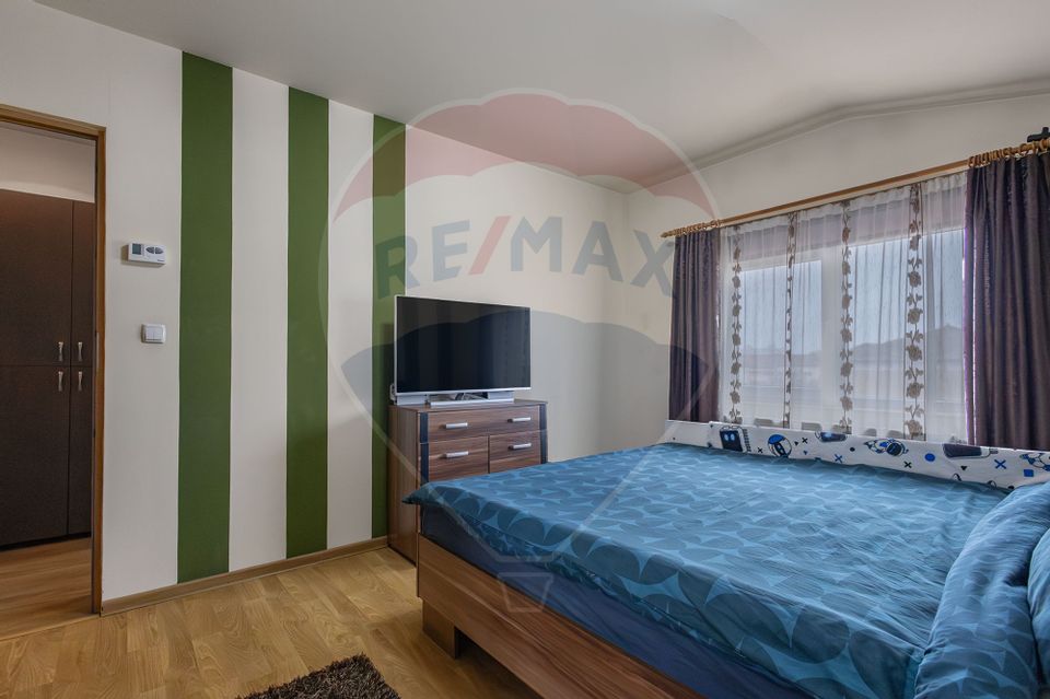 Apartament cu 3 camere de vânzare în zona Dambovita