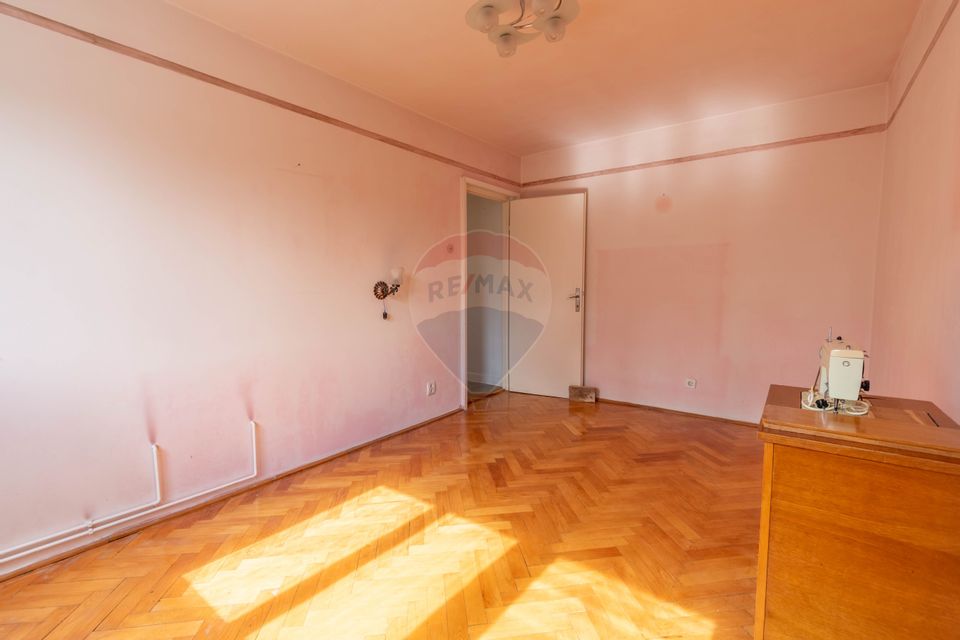 Apartament 3 camere de vanzare, 63mp, decomandat, boxa, Agricultorilor