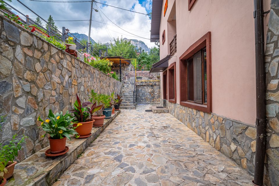 Vila moderna cu 2 corpuri in Busteni | Ideala pentru turism