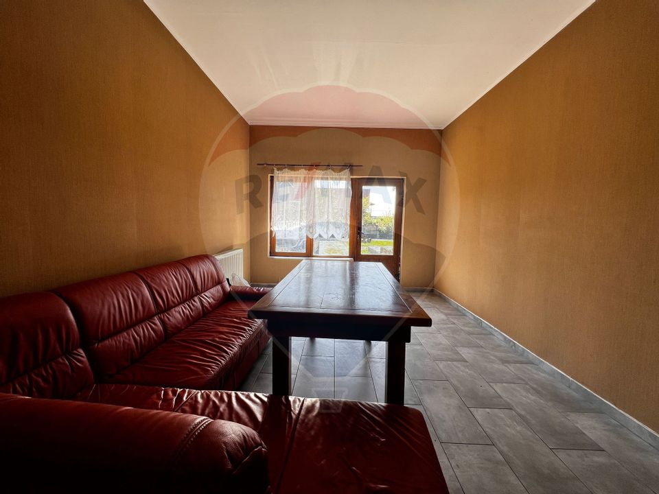 Casa cu 7 camere cu lac de vanzare in Darmanesti
