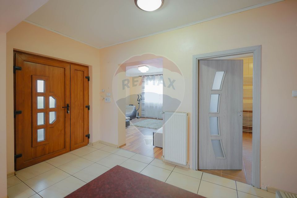 Casă familie mare Episcopia, 6 camere, garaj, curte 500 mp, de vânzare