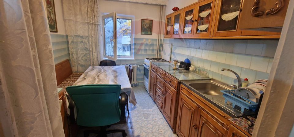 Apartament cu 3 camere în zona Ura, strada Republicii