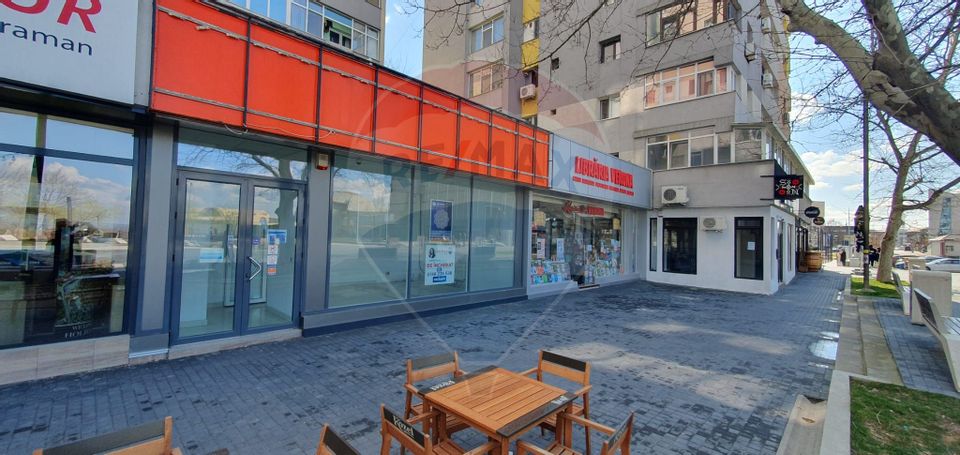 65sq.m Commercial Space for rent, Ultracentral area